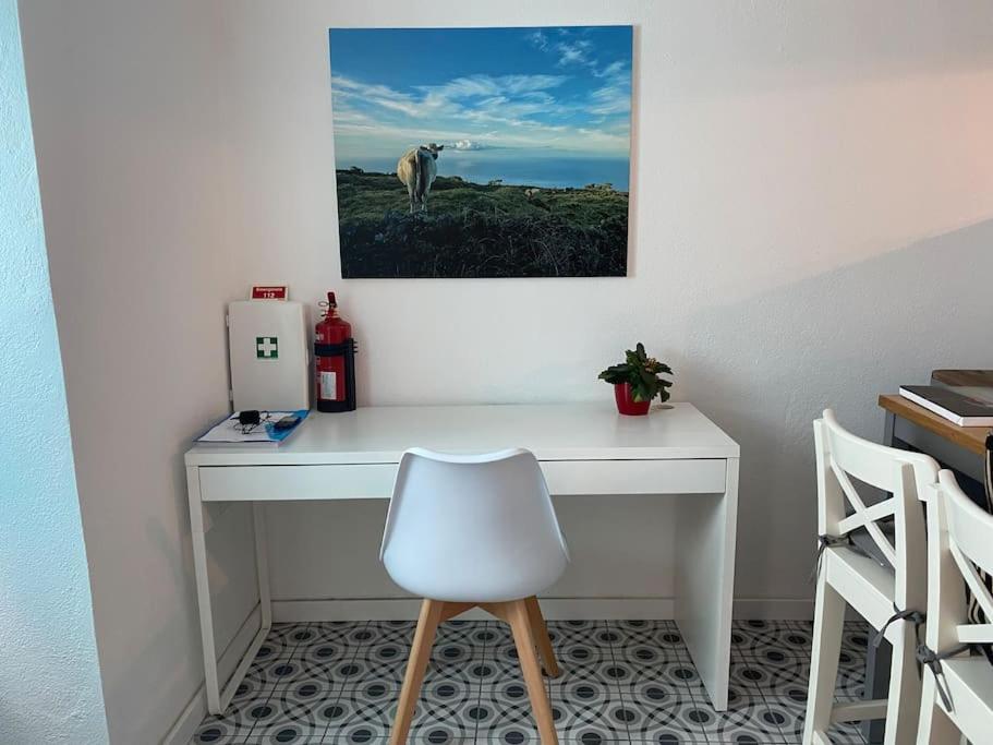 Relaxing House By The Beach - Casa Rosa Horta  Luaran gambar